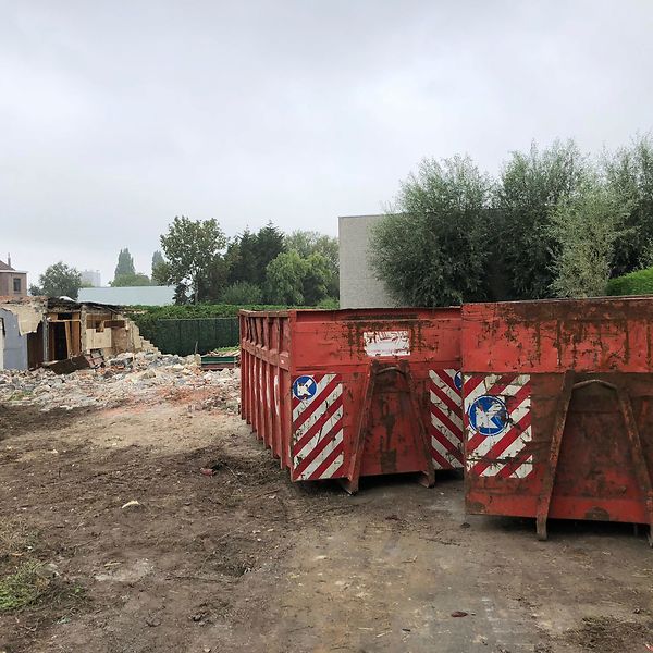 Proeftuinstraat: de afbraak van de bestaande woning is gestart.